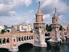 http://www.stadtentwicklung.berlin.de/bauen/pix/oberbaum.jpg