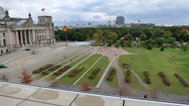 Platz der Republik vor dem Deutschen Bundestag; Foto: Axel Schnittcher 