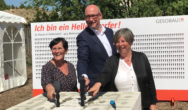 Grundsteinlegung am 9. Mai 2018, Bezirksbürgermeisterin Dagmar Pohle, Vorstandsvorsitzender der GESOBAU AG Jörg Franzen,  und Senatorin Katrin Lompscher