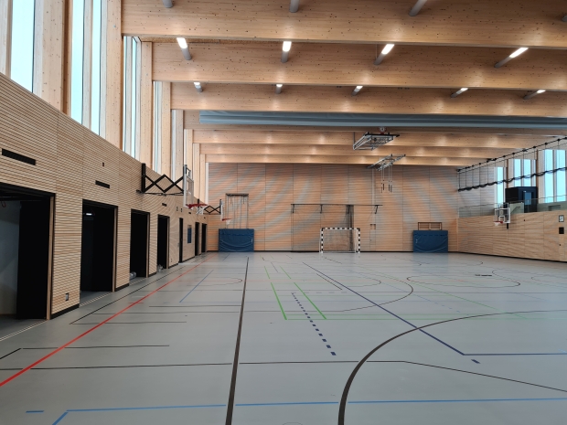 Innenansicht der neuen Typensporthalle des Lily-Braun-Gymnasiums