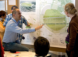 Bürgerwochenende, August 2010: Vorstellung der verschiedenen Freiflächenplanungen für den ehemaligen Flughafen Tempelhof