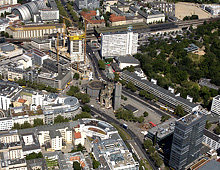 Blick auf den Breitscheidplatz mit der Gedächtniskirche und dem Europacenter, Juni 2010; Klick für Vergrößerung (449 KB)