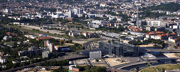 Blick auf das Areal "Heidestraße/Europacity", im Vordergrund der Hauptbahnhof und Humboldthafen, Juni 2010