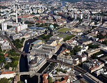 Blick auf die Historische Mitte von Berlin, Juni 2010; Klick für Vergrößerung (418 KB)